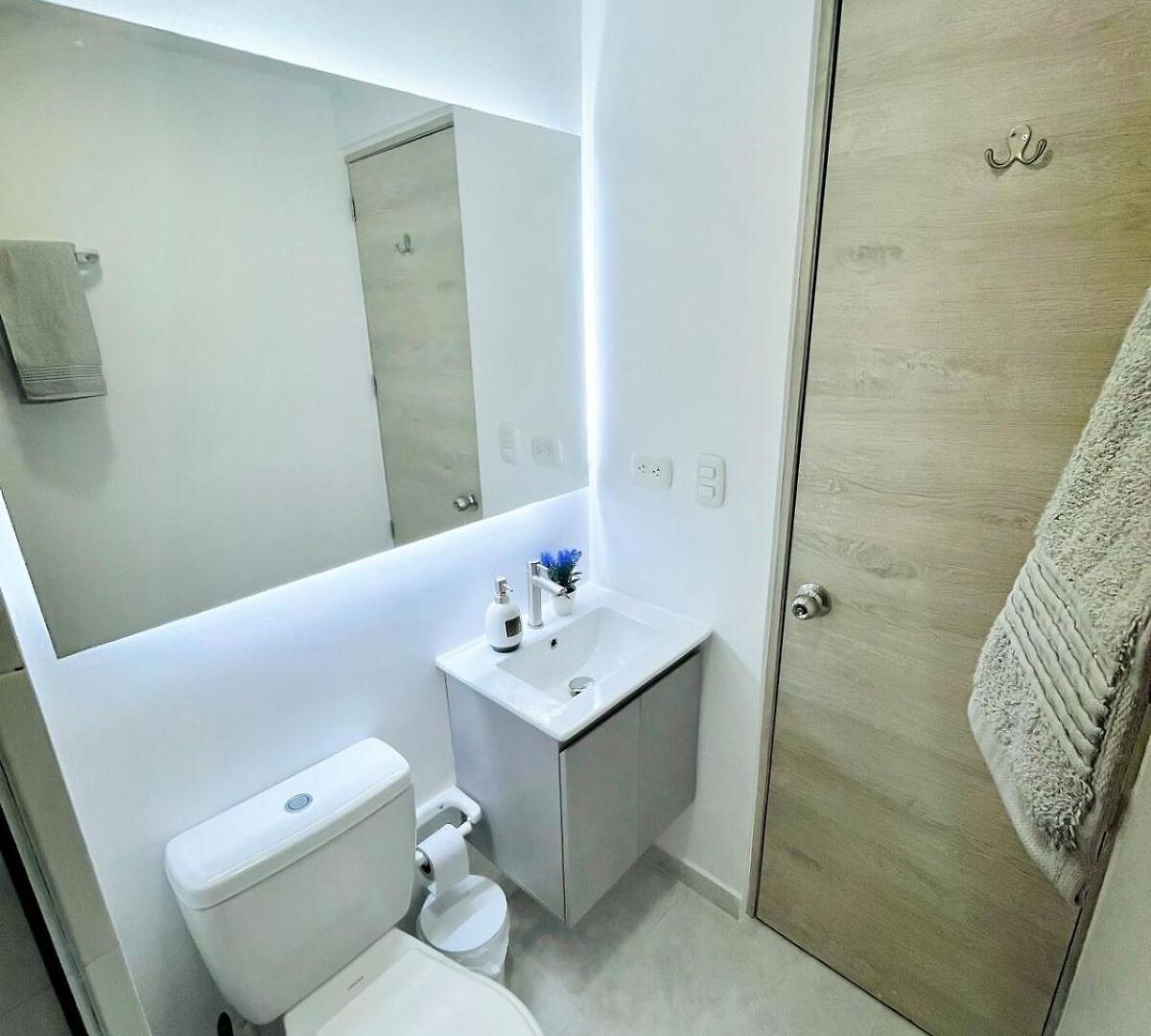 Nearby Stunning Views Ultimate Comfort *