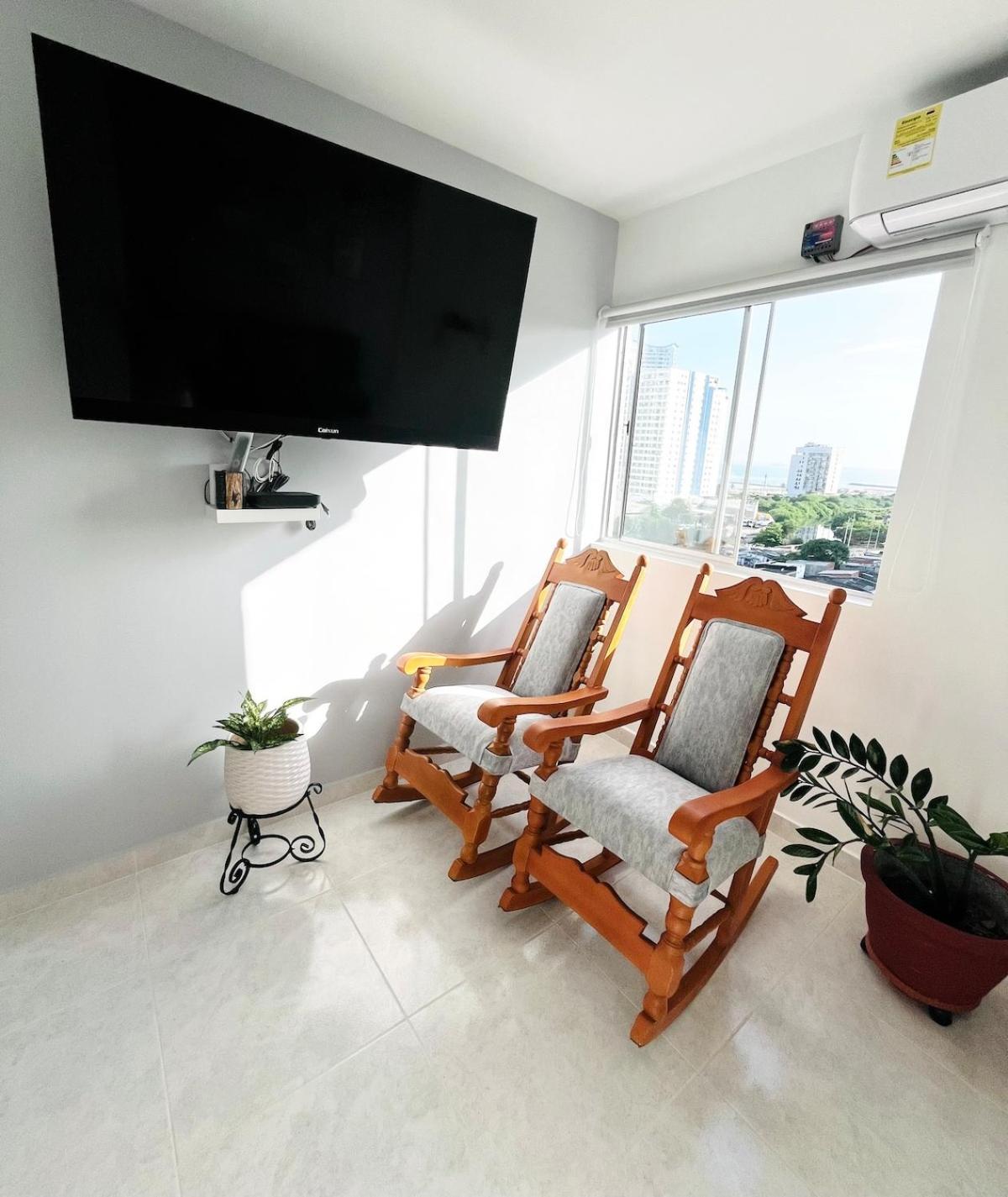 Nearby Stunning Views Ultimate Comfort Apartment